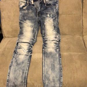 Light skinny jeans with designs